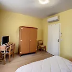 F2 Climatise Avec Terrasse, Proche Thermes, Parking Prive, Animaux Acceptes - Fr-1-451-163 Apartment *