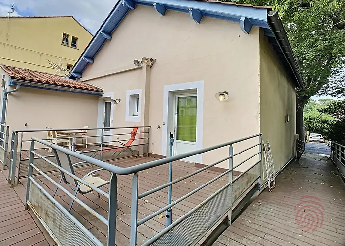F2 Climatise Avec Terrasse, Proche Thermes, Parking Prive, Animaux Acceptes - Fr-1-451-163